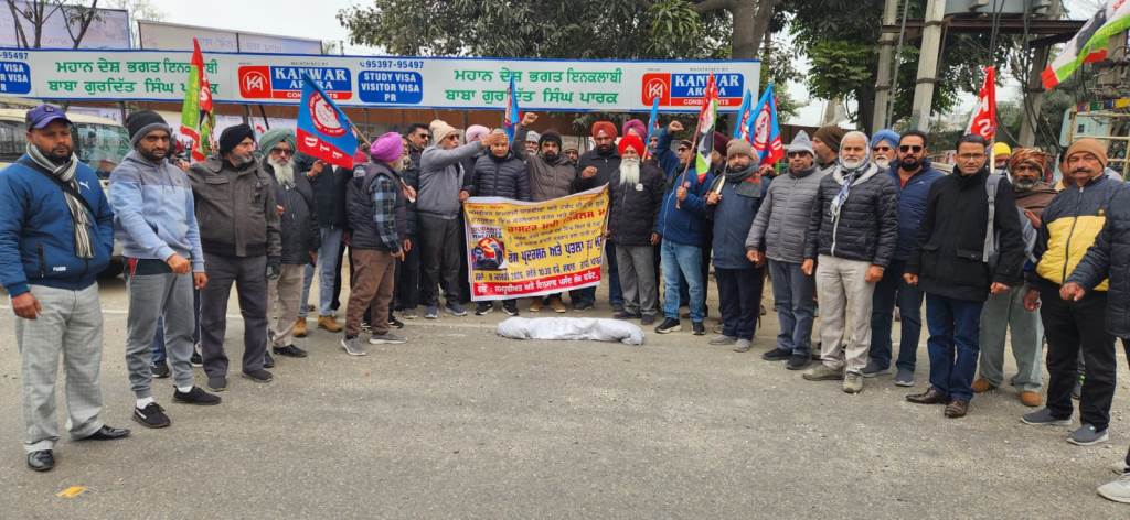 Public organizations burn Trumps effigy against the USs atrocities against Venezuela